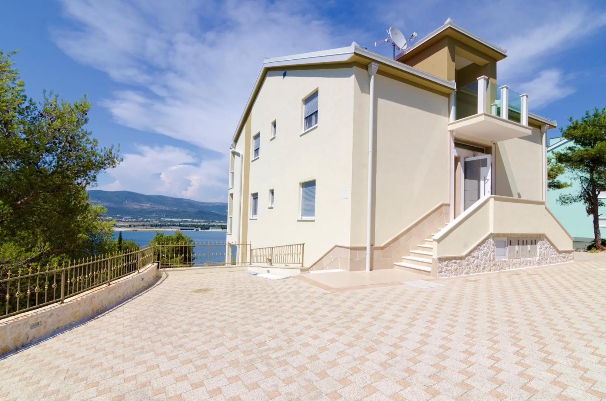 Luxury Villa Star Lights Trogir - Heated Pool, Hot Tub, Gym, Billiard Εξωτερικό φωτογραφία