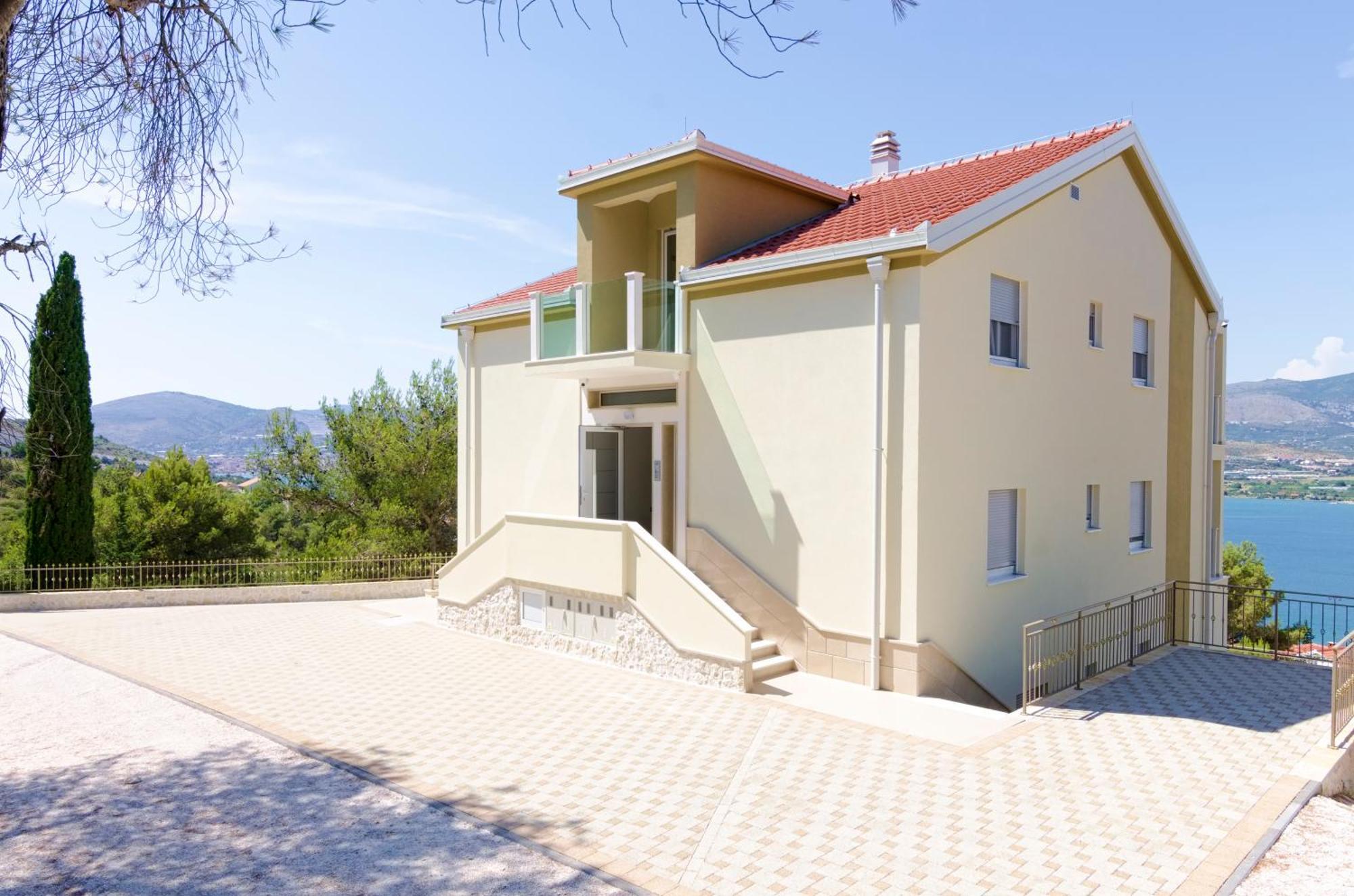 Luxury Villa Star Lights Trogir - Heated Pool, Hot Tub, Gym, Billiard Εξωτερικό φωτογραφία